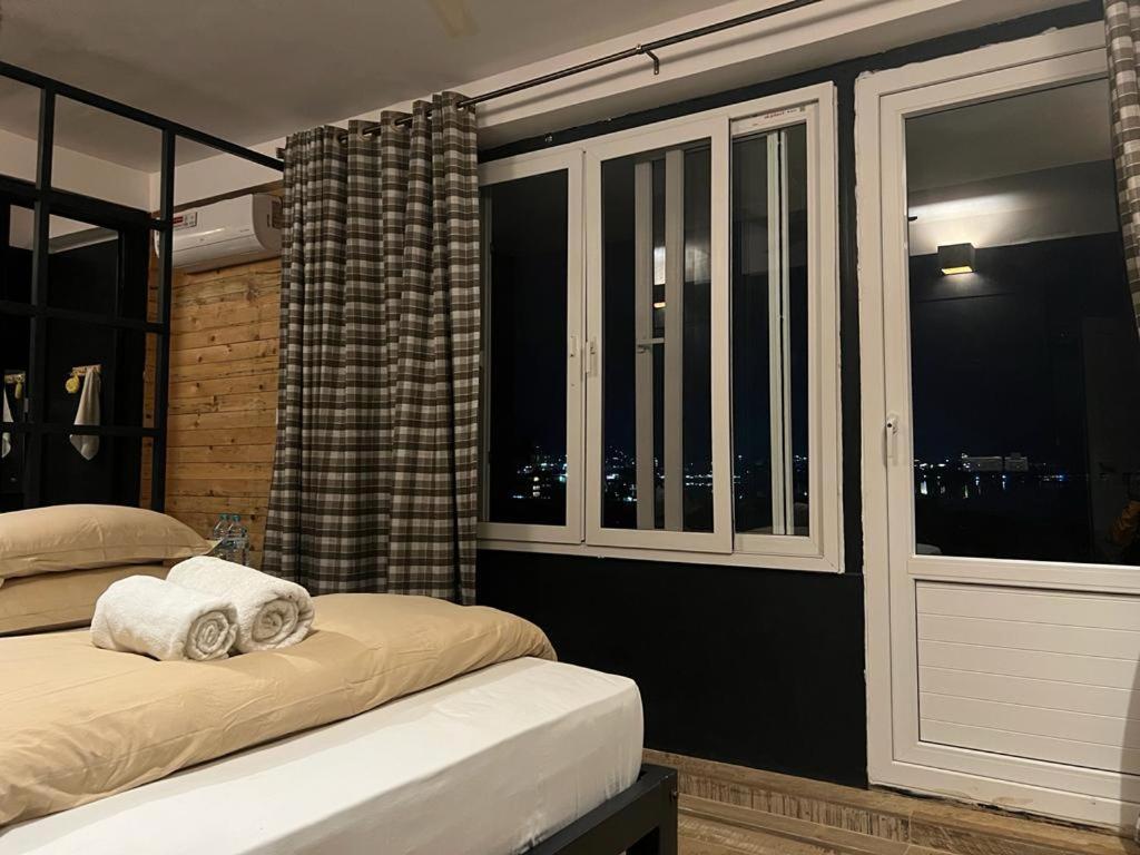 Gusto Accommodation Pokhara Extérieur photo