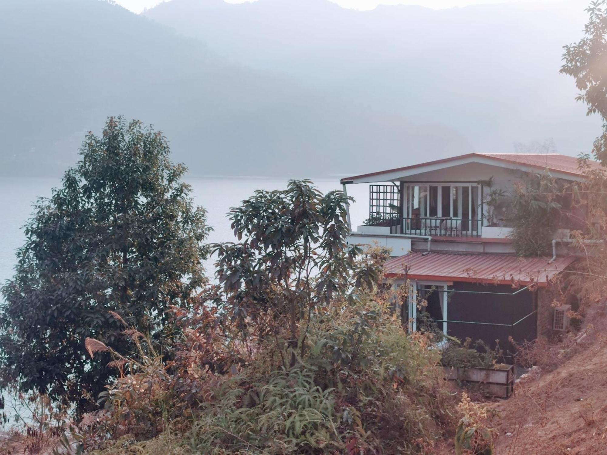 Gusto Accommodation Pokhara Extérieur photo